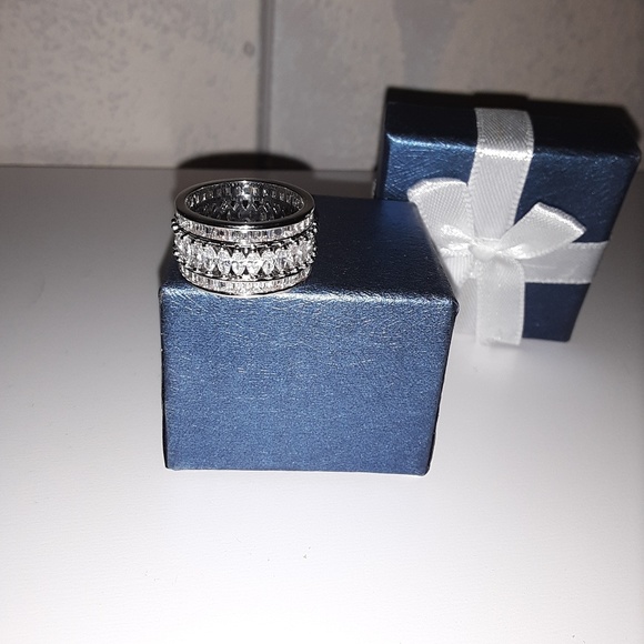 Jewelry - Beautiful Crystal & Cubic Zirconia Band Ring